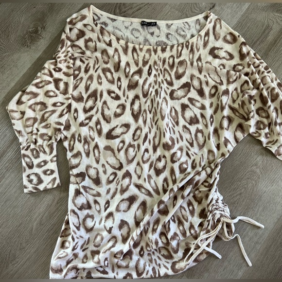 Express Beige and Brown Animal Print Light Weight 3/4 Sleeve Side Ruched Sweater - Picture 1 of 4